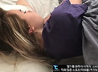 늦잠자는 딸을 깨워주는 거친방법