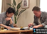 대놓고 남편 친구 유혹하는 거유 유부녀