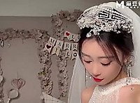 어딘가 슬퍼보이는 새신부