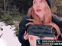 겨울에 야외 섹스커플