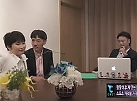 화끈하게 벌려 접대해주는 여성