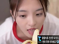 바나나 보다 오빠 자지가 더 맛있어 먹어봐