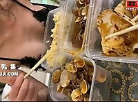 밥값으로 보지 벌려주는 착한 암캐년