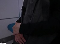 [PPPE-133] 비 오는날 막차에서 도움을 청하러-1