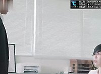 회사에서 거칠게 찢어지는 검스