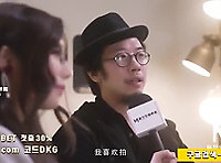 인터뷰후 사진작가에게 먹히는 리포터