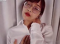 혼자서도 잘 파는 걸레 여선생님