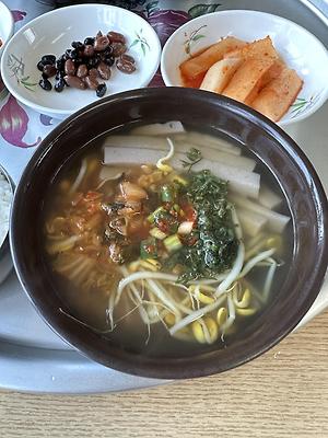 경주 팔우정 경주해장국 - 경주에서만 맛볼 수 있는 묵콩나물해장국