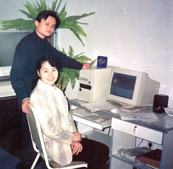 마윈과 그의 아내 장잉의 젊은시절. [출처=봉황망]