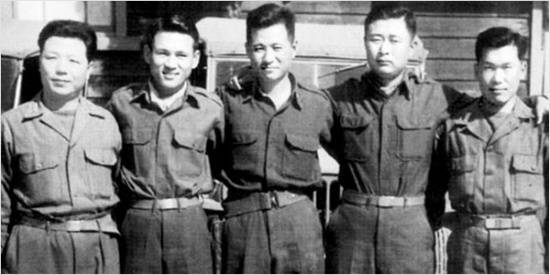 제일 오른쪽 끝이 김창룡. 그 왼쪽이 육군 참모총장을 지낸 백선엽 장군. 왼쪽에서 두 번째가 박정희 대통령의 비서실장과 중앙정보부장으로 올라서는 이후락이다.