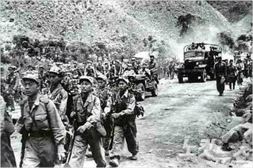 38선을 넘어 남쪽으로 쏟아져 내려오는 인민군.