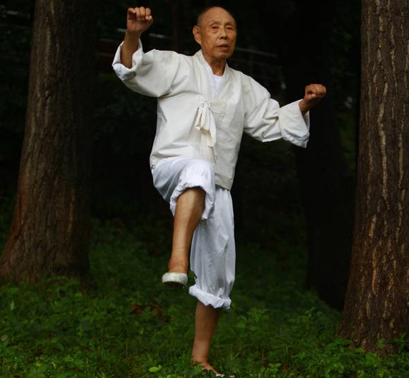 함경도식 씨름(중국 길림성 조선족 사회에서 행해지고 있다)