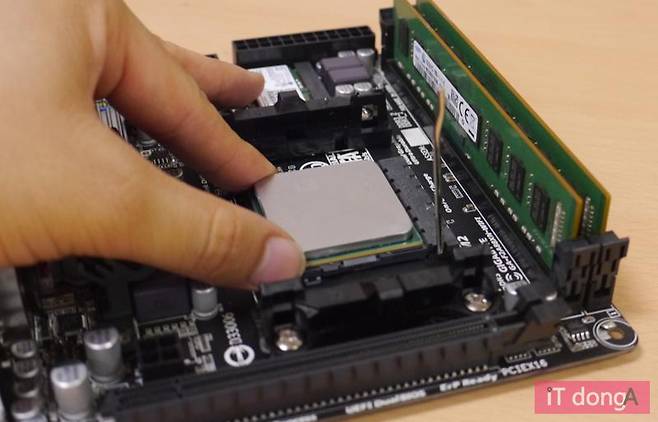 프로세서와 메인보드의 결합