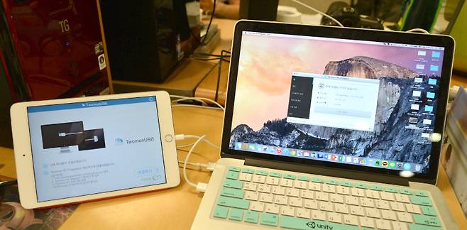 아이패드와 맥에 각각 앱과 프로그램을 설치, 케이블만 연결하면 된다