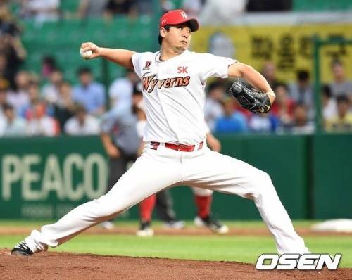 선발 윤희상이 팀을 위해 역투하고 있다. 사진=OSEN