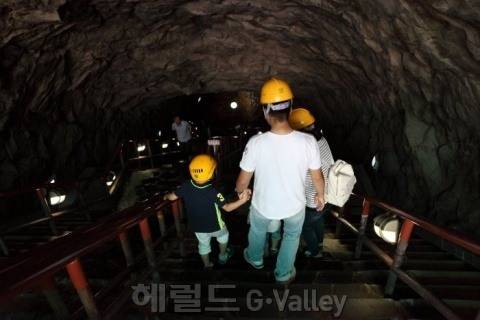 ▲국내유일 도심 한복판에 자리한 천곡천연동굴 전경 [자료제공=한국관광공사]