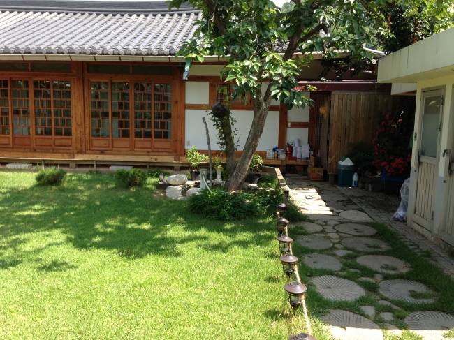 전주 한옥마을의 한 게스트하우스 전경.