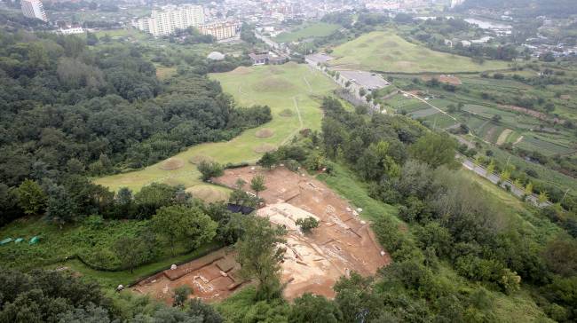 창녕 교동과 송현동 고분군 발굴조사 지역 전경.