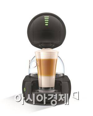 네스카페 돌체구스토가 선보인 신개념 캡슐커피머신 '스텔리아'.