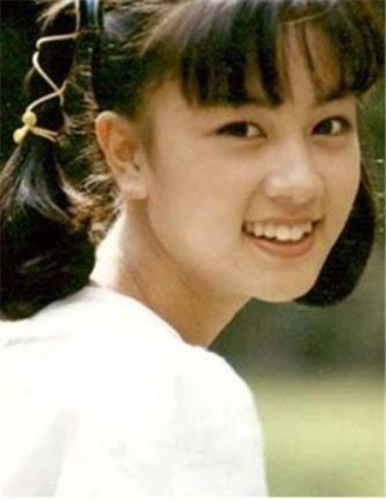 김혜선의 남다른 어린 시절 미모가 새삼 화제다.  © News1star / JTBC '박경림의 오 해피데이' 캡처, 김혜선