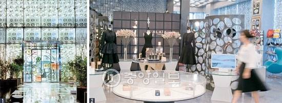 ① 서울 청담동에 있는 복합문화공간 10꼬르소꼬모 건물 외관과 ② 내부. 1층 카페에서 밀라노식 이탈리안 요리와 와인을 판다.