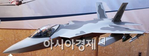 국방과학연구소(ADD)와 인도네시아가 550억원을 들여 국제 공동탐색 개발한 한국형 전투기(KFX) 사업의 C-103 쌍발엔진 형상.