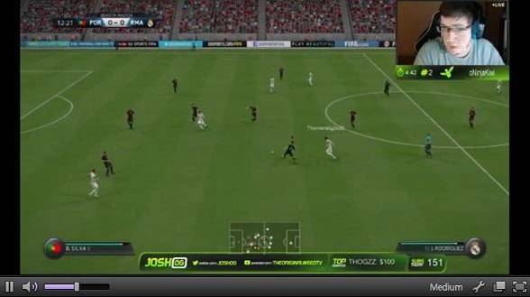 한 외국인 남성이 축구 게임 ‘피파16’을 트위치에서 실시간 중계하고 있다. / 트위치 웹사이트 캡처