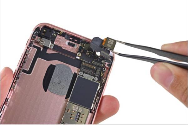 아이폰6보다 향상된 12메가픽셀 아이사이트카메라. 사진=아이픽스잇