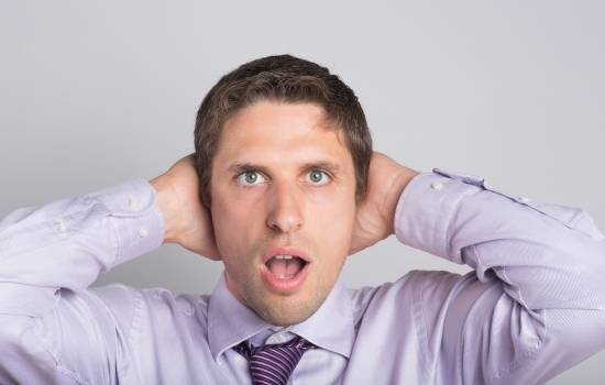 귀의 이상을 느끼는 남자