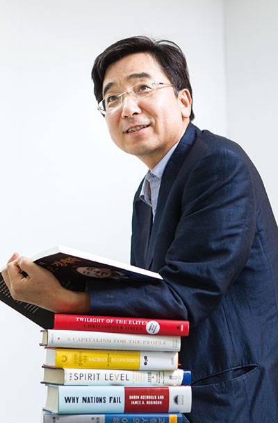 1958년생/ 1985년 서울대 경제학과/ 1991년 하버드대 경제학 박사/ 1996년 미국 노트르담대 경제학 교수/ 2000년 한국개발연구원(KDI)국제정책대학원 교수(현)/ 2015년 주빌리은행장(현)