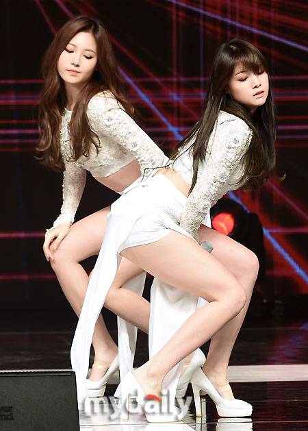 ▲ 걸스데이 헤리-민아 '환상적인 S라인'