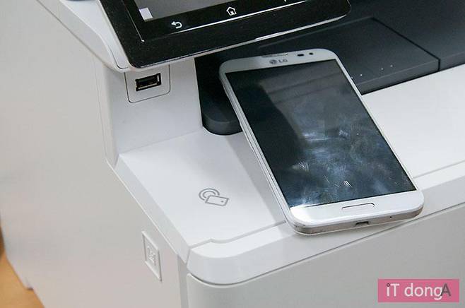 HP MFP M477fdw의 NFC 기능