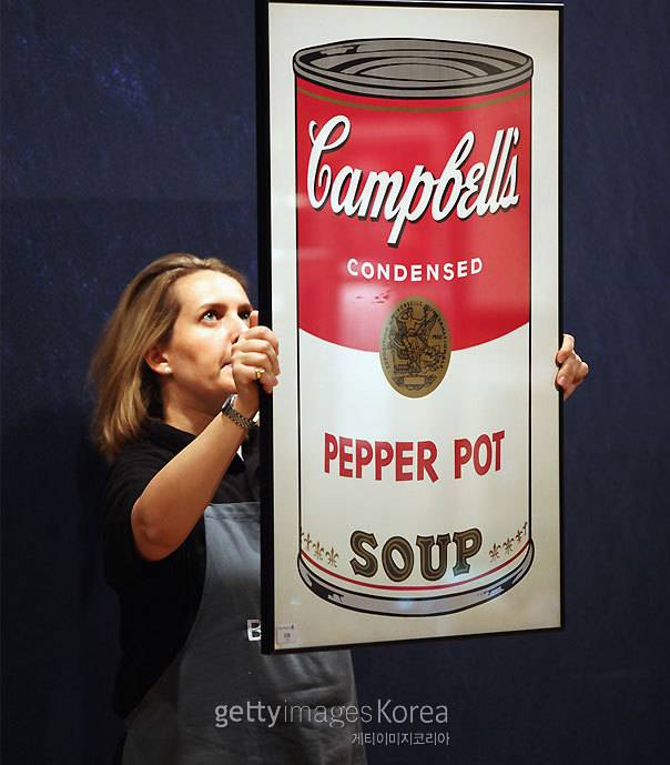 앤디 워홀이 그린 캠벨수프 통조림 작품.
