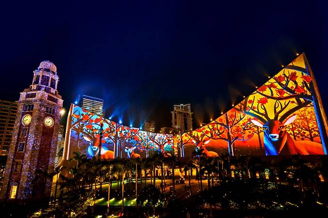 영상과 음향 효과가 어우러진 펄스 3D 라이트 쇼.