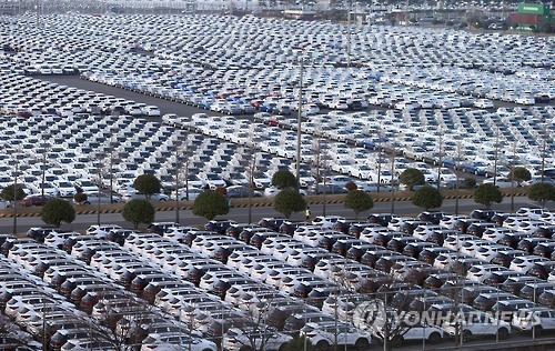 지난해 연말 현대차 울산공장 출고 대기 차량 모습. <<연합뉴스 자료사진>>