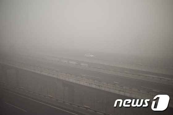 중국 베이징이 스모그에 뒤덮혀있다. ©AFP=뉴스1