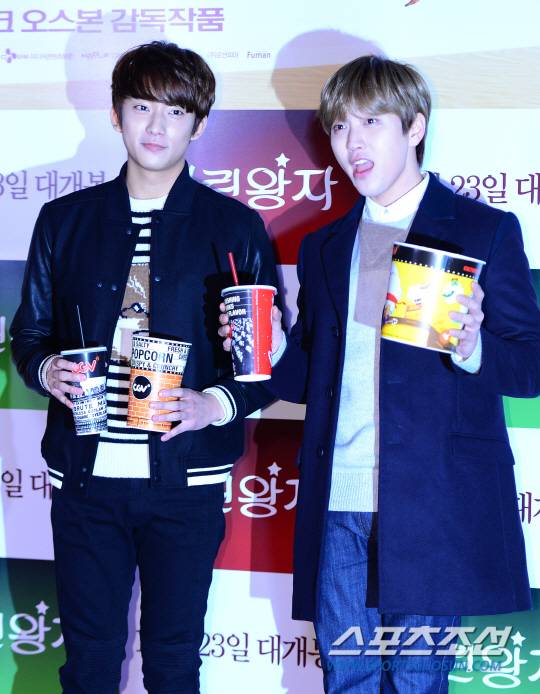 [포토] 산들-공찬 '영화는 팝콘이 있어야죠'