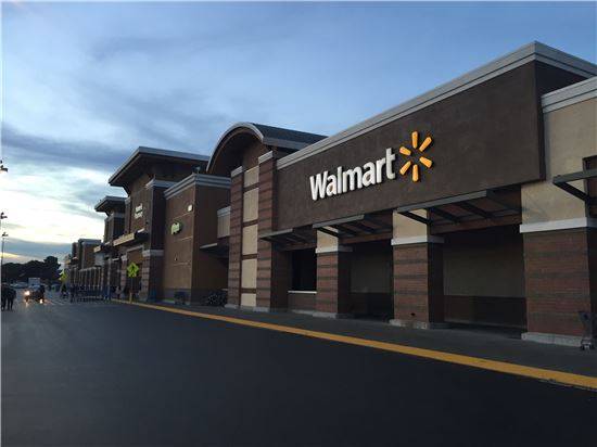 세계 최대 소매업체 월마트는 35년 만에 처음으로 매출이 뒷걸음질 쳤다. 영국 테스코는 매출 침체로 대대적인 구조조정을 한 상태다. 업계에서는 빅박스(직사각형의 박스처럼 생긴 대형 소매유통업체)의 위기가 온 것이 아니냐는 우려가 나오고 있다.