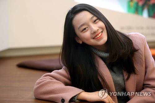 EBS '보니하니' MC 이수민     (서울=연합뉴스) 김수진 기자 = EBS '생방송 톡! 톡! 보니하니' MC로 화제를 모은 아역배우 이수민이 16일 서울 강남구 도곡동 EBS에서 연합뉴스와 인터뷰를 하기 앞서 포즈를 취하고 있다.
