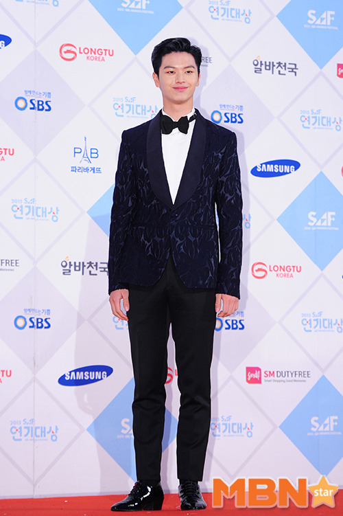 육성재(비투비 멤버)가 "2015 SBS 연기대상" 레드카펫 행사에 참석했다. 사진=MBN스타 곽혜미 기자