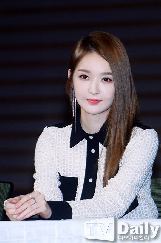 다비치 강민경 부친 사기 횡령 혐의 검찰 조사