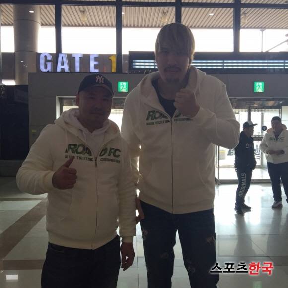 정승명 코치(왼쪽)와 최홍만