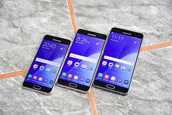 2016년형 갤럭시A 시리즈. 합리적인 가격을 내세우면서도 디자인과 카메라 성능을 강화하고 삼성페이 등 핵심 기능도 탑재했다. (사진=씨넷)