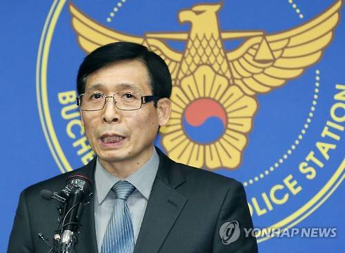 아들 시신훼손 사건 브리핑하는 이용희 형사과장     (부천=연합뉴스) 윤태현 기자 = 이용희 경기도 부천 원미경찰서 형사과장이 16일 오후 경기도 부천시 원미구 원미경찰서 회의실에서 아들 시신을 훼손하고 냉동보관한 혐의로 긴급체포한 A(34)씨 사건에 대해 브리핑을 하고 있다. 2016.1.16     tomatoyoon@yna.co.kr