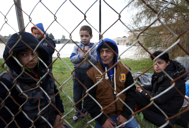 3대(代)가 난민이 된 무함마드(33·가명) 가족. 2015년 12월10일 팔레스타인 시리아인인 이 가족은 국적을 증명할 서류가 없어 그리스 아테네 난민캠프를 떠나지 못하고 있었다.