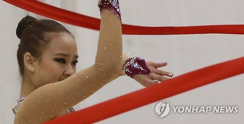 유혹 연재     (서울=연합뉴스) 박동주 기자 = 손연재가 20일 서울 태릉선수촌에서 열린 2016 리듬체조 국가대표 및 국제대회 파견대표 선발전에서 리본 연기를 하고 있다. 2016.1.20     pdj6635@yna.co.kr