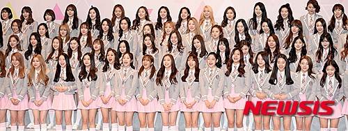 【서울=뉴시스】고범준 기자 = 21일 오후 서울 영등포구 63시티 그랜드볼룸에서 열린 Mnet '프로듀스 101' 제작발표회에서 프로듀스101 연습생들이 포즈를 취하고 있다. 2016.01.21. bjko@newsis.com