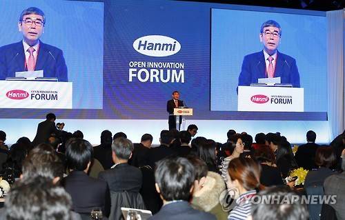 한미 오픈 포럼 개막     (서울=연합뉴스) 정하종 기자 = 21일 오후 서울 중구 신라호텔에서 한미 오픈 이노베이션 포럼이 열려 이관순 사장이 개회사를 하고 있다.