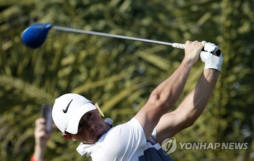 아부다비 챔피언십에서 경기하는 로리 매킬로이 (AFP=연합뉴스)