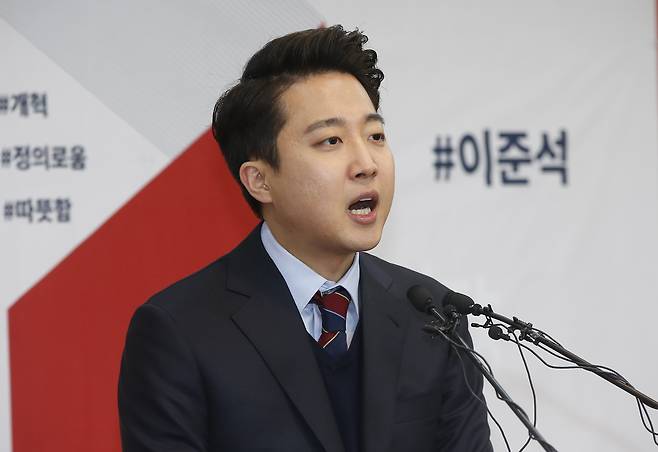 ▲ 새누리당 이준석 전 비상대책위원이 24일 오전 여의도 당사에서 20대 총선 서울 노원병 출마 선언 기자회견을 하고 있다. [사진=연합뉴스]